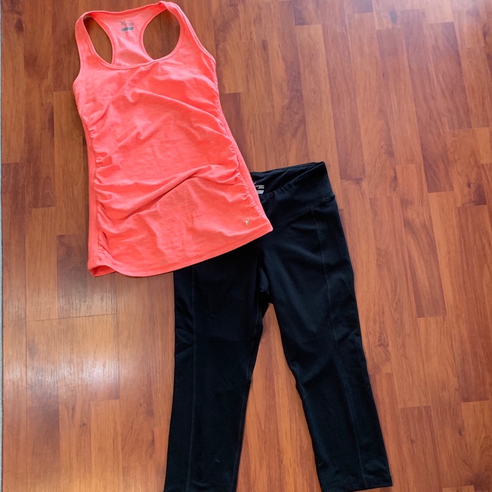 Women’s workout outfit capri medium old navy
